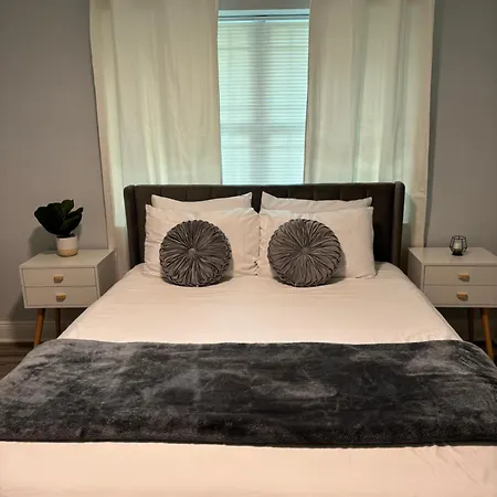 Charming Tampa 2Br - Near Busch Gardens & Zoo Apartment